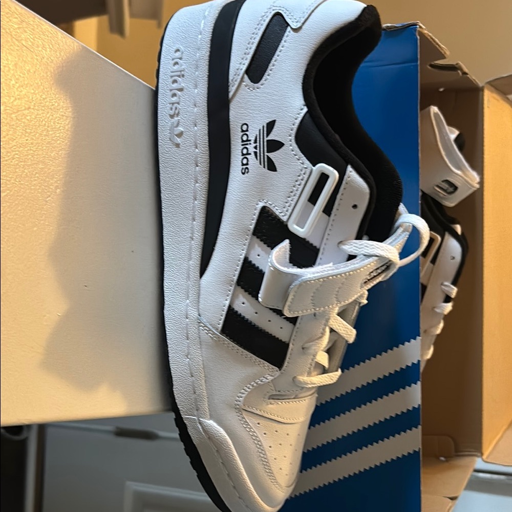 Adidas men’s Black and White Sneakers